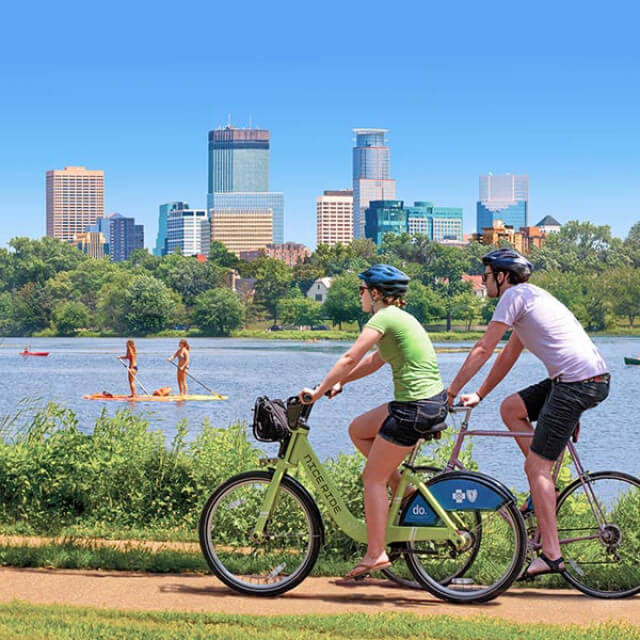 Fahrradtour am See in Minneapolis, Minnesota