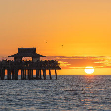 Sonnenuntergang am Naples Pier in Florida