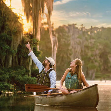 Panoramafahrt mit dem Kanu auf dem Lake Martin bei Lafayette, Louisiana