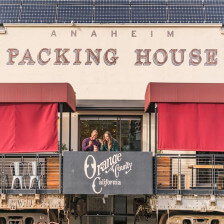 Eine Food Hall im Anaheim Packing District, Anaheim, Kalifornien