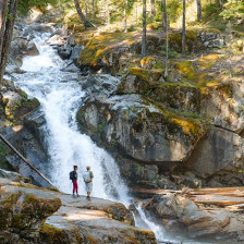 Ein Wasserfall im Mount Rainier-Nationalpark, Washington