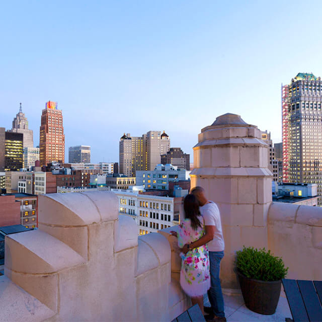 Blick vom Dach des Monarch Clubs über Detroit, Michigan