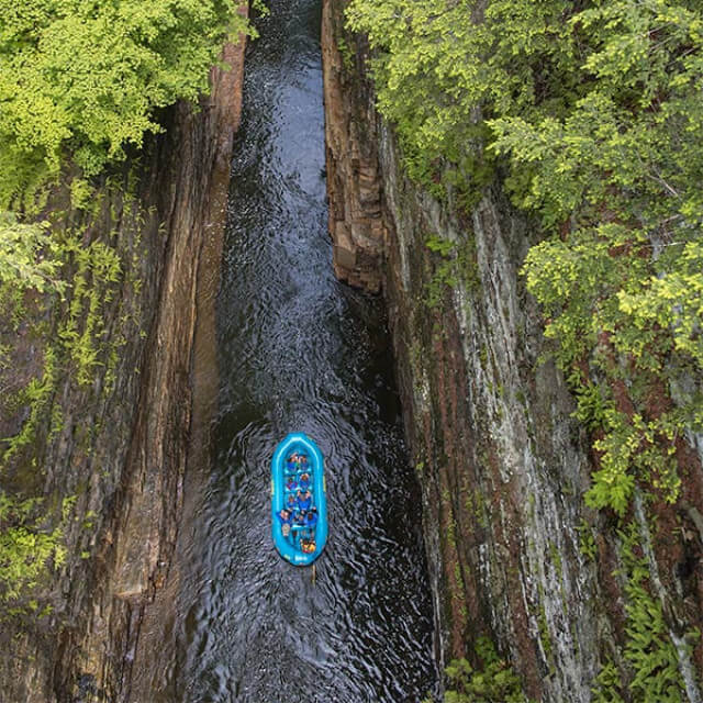 Wildwasser-Rafting im Ausable Chasm, Keeseville, New York