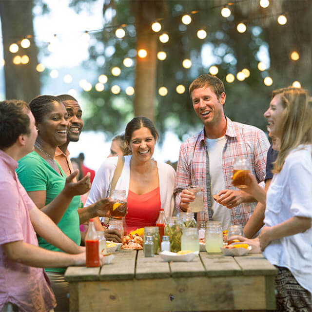 Gastronomie und Unterhaltung beim Historic Bluffton Arts and Seafood Festival in South Carolina