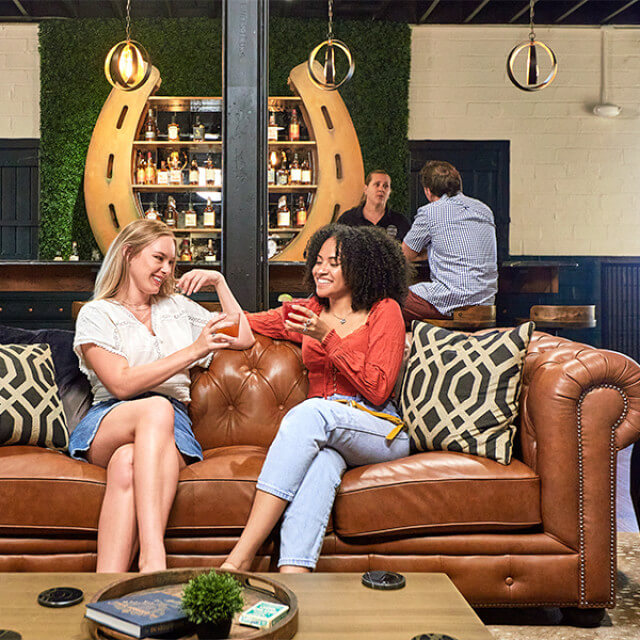 Mit Kentucky Bourbon verfeinerte Cocktails in der Green River Distilling Company in Owensboro