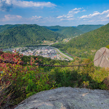 Blick vom Chained Rock Overlook auf Pineville, Kentucky