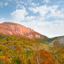 Herbstfarben im Table Rock State Park, South Carolina