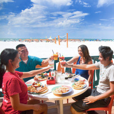 Das Strandrestaurant Frenchy’s Rockaway Grill in Clearwater Beach, Florida