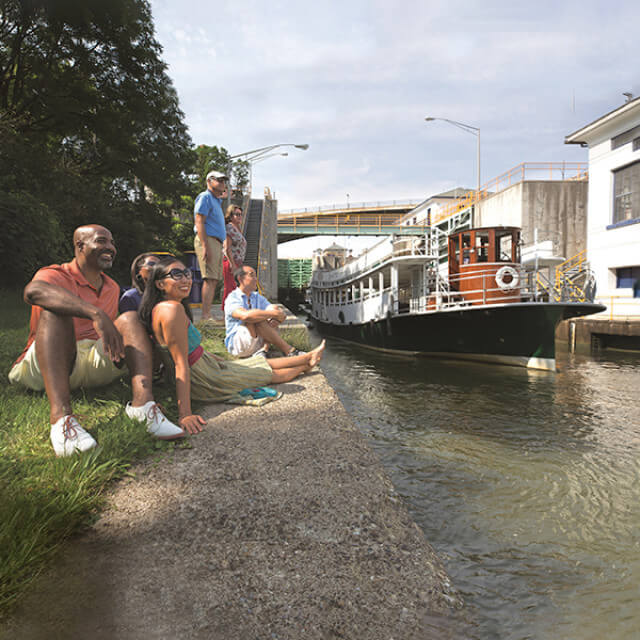 Boote auf dem Erie Canal in Lockport, New York