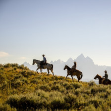 Ausflug zu Pferde in der Berglandschaft von Wyoming