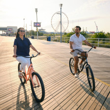 Radtour an der Promenade von Atlantic City, New Jersey