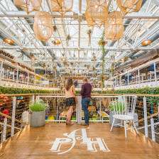 Eine Food Hall im Anaheim Packing District, Anaheim, Kalifornien