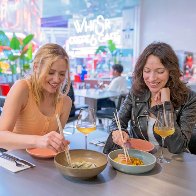 Zu Gast in der Food Hall POST Houston in Houston, Texas