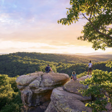 Verschnaufpause auf den Felsen im Garden of the Gods, Shawnee National Forest, Illinois
